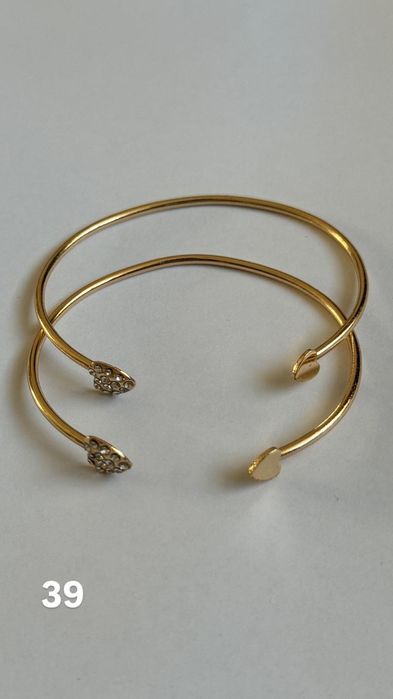 Женские часы с украшениями