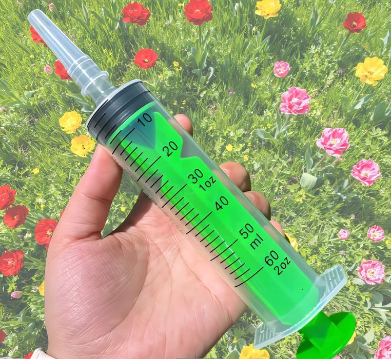 Спринцовка, подходяща за захранване на малки птиции