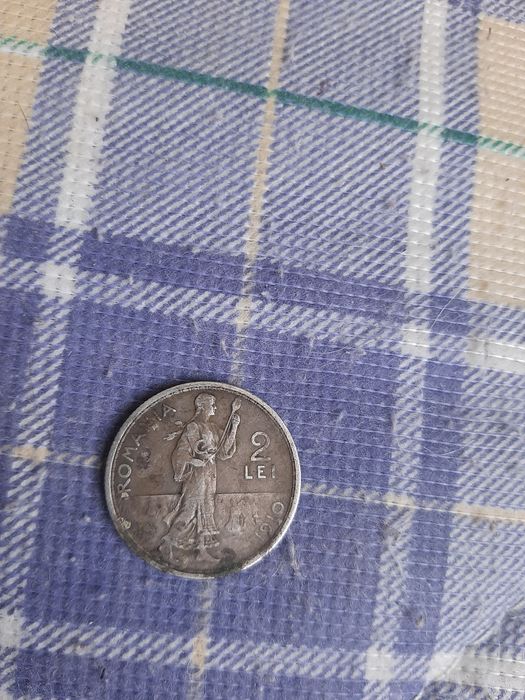 Vând monede detali în privat