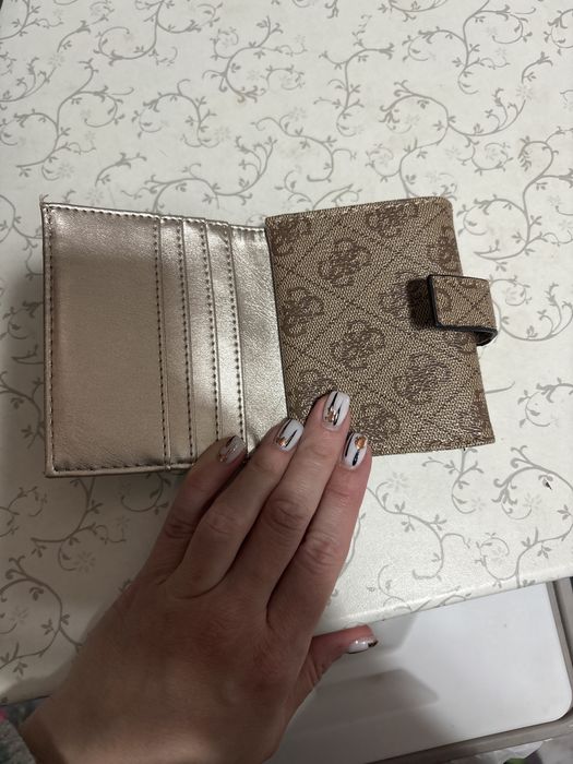 Дамско портмоне guess
