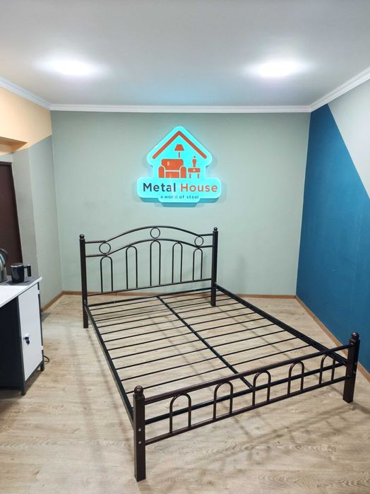 Двухспальная кровать металлическая хай-тек