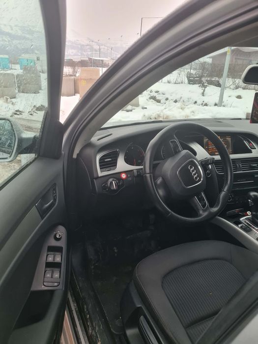 Vând sau schimb Audi a4 b8 2011
Diesel 
Cutie automata 
Motor 2000L