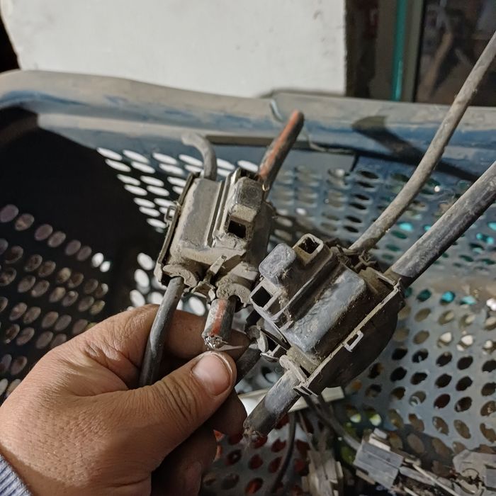 Зажимы и орешки для проводов