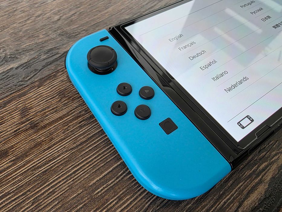 Nintendo Switch OLED + HORI Split Pad Pro + Samsung EVO Plus 256GB