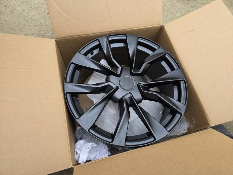 Jante de aliaj pentru  Tesla pe 18  marca silver line