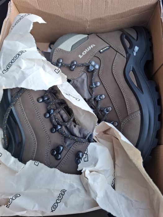 Продам новые сапоги