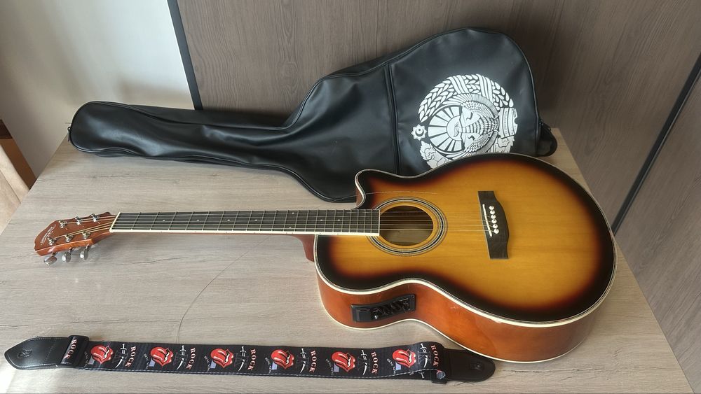 Акустическая гитара НОВАЯ