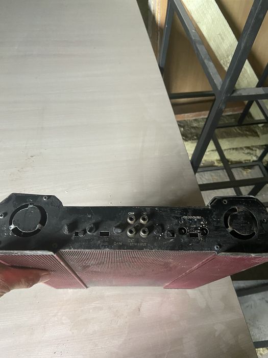 Продам для авто уселитель и колонки