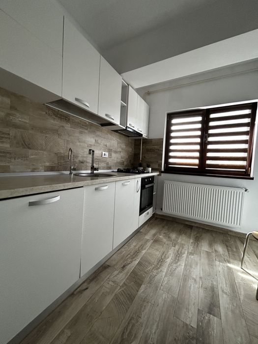 Inchiriez apartament 3 camere bloc nou lenin sud