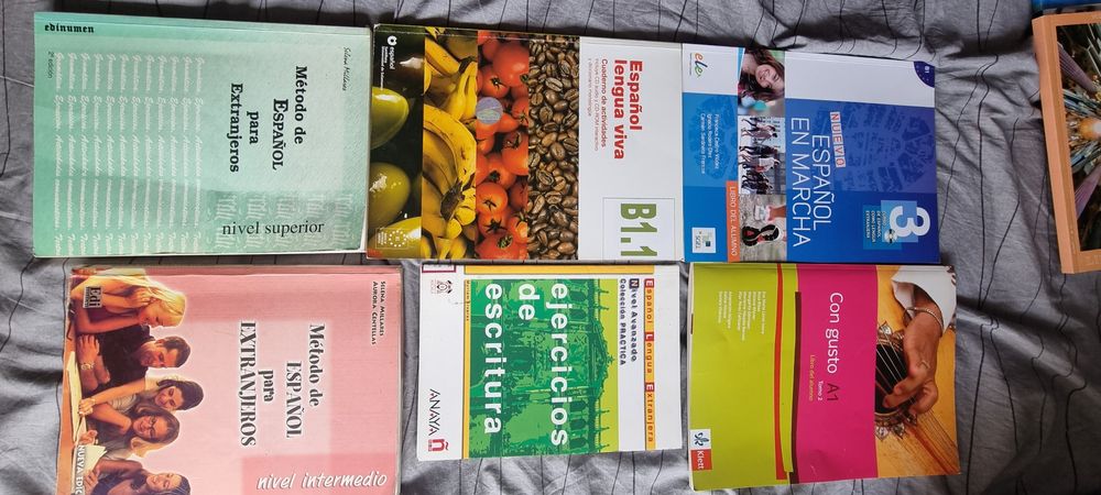 Учебници и тетрадки по испански език