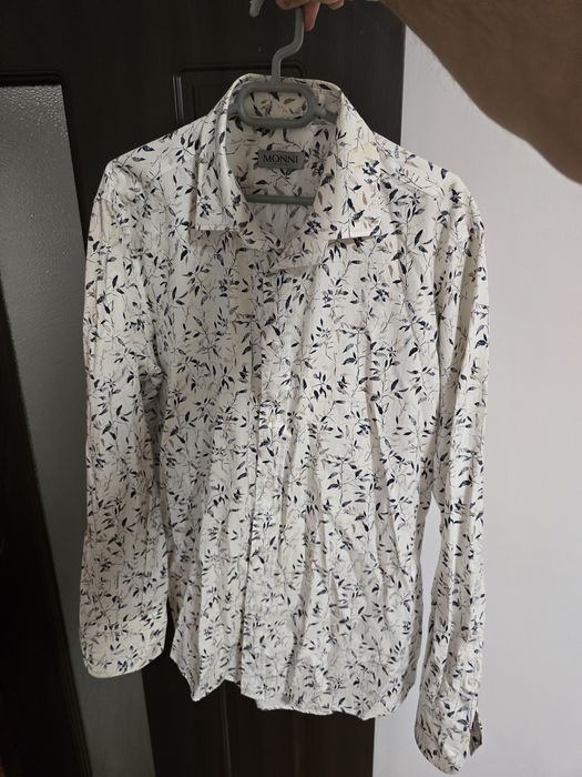 Костюм: сако, панталон и 2 ризи MONNI