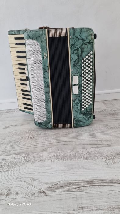 Vând 2 acordeone