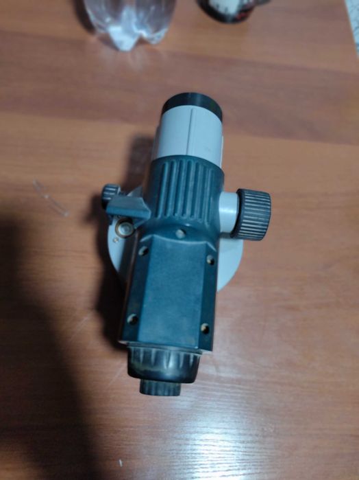 Bosch nivelir oʻzi.