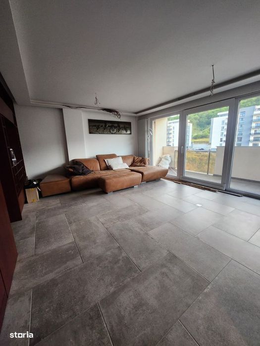 Apartament cu 3 camere, 66 mp, balcon, zona Teilor — fotografia 3