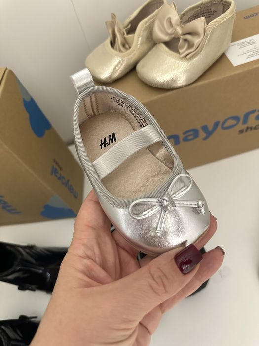 Чисто нови обувки за бебе буйки пантофки Mayoral Primigi guesTed next