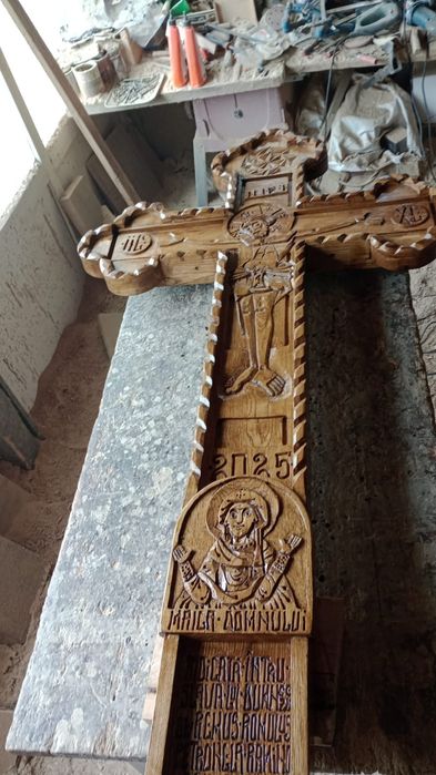troita sculptata manual pe lemn de stejar  , preturi reale