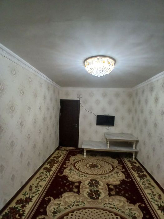 7 mkr 2-xona 1-etaj kvartira sotiladi