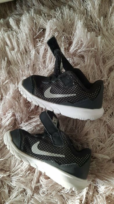 Adidași  nike fetita !