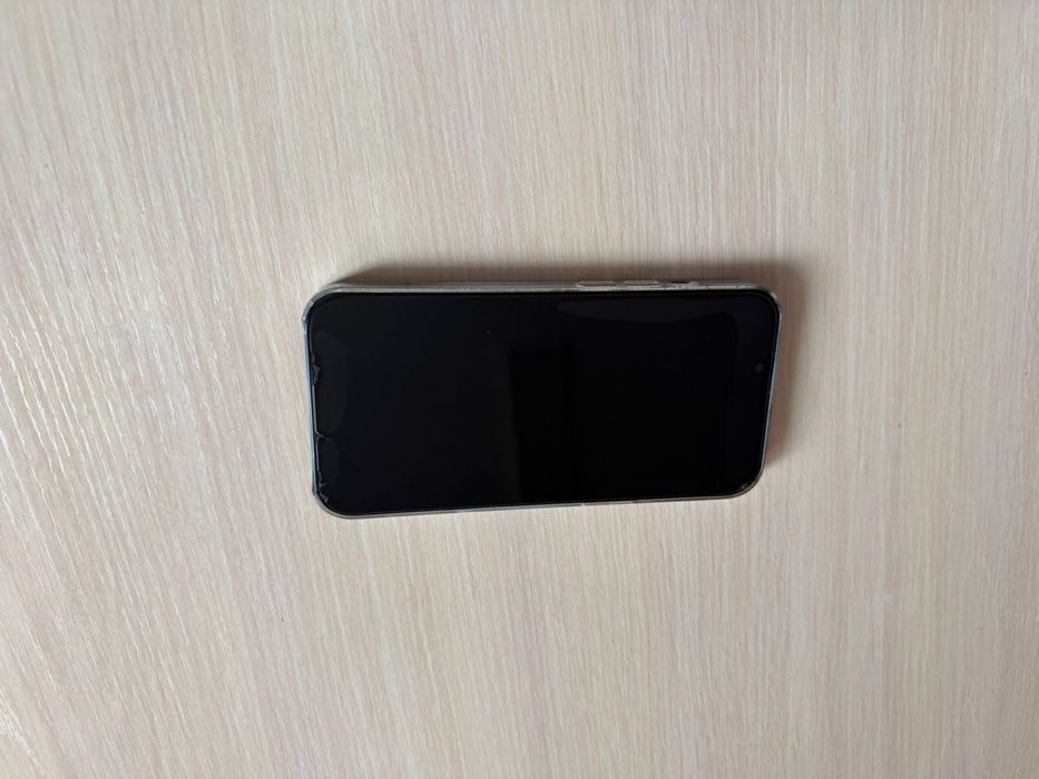 Продам айфон 13