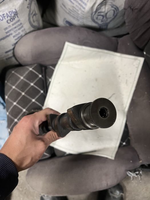 Коленвал на ауди с4. 2.0