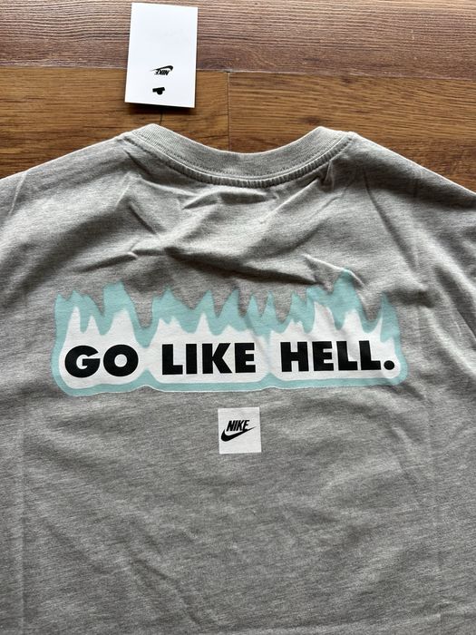 Мъжка,памучна сива тениска Nike HELL с щампа на гърба