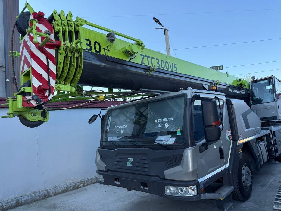 Автокран Zoomlion ZTC300V552T (30 тонна)