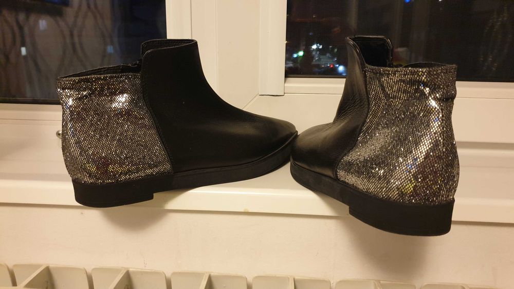 Vand cizme scurte de piele