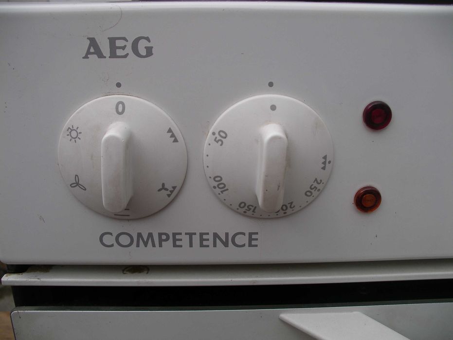 Фурна за вграждане AEG