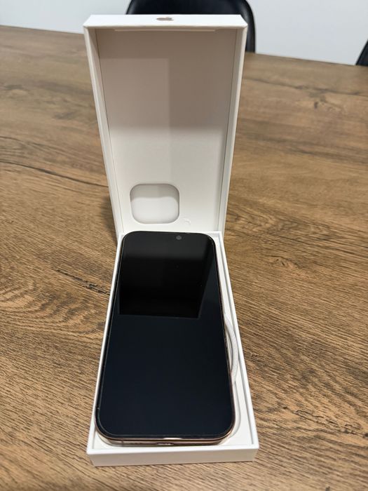 Iphone 16 Pro Gold
