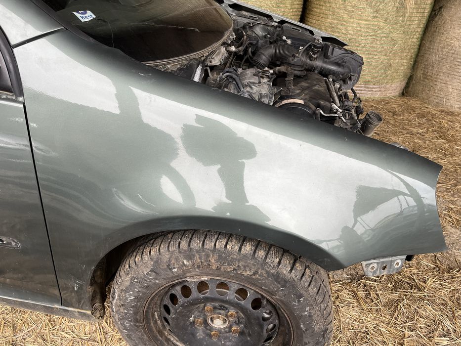 Aripa dreapta Volkswagen Golf 5 2.0 SDI 2005