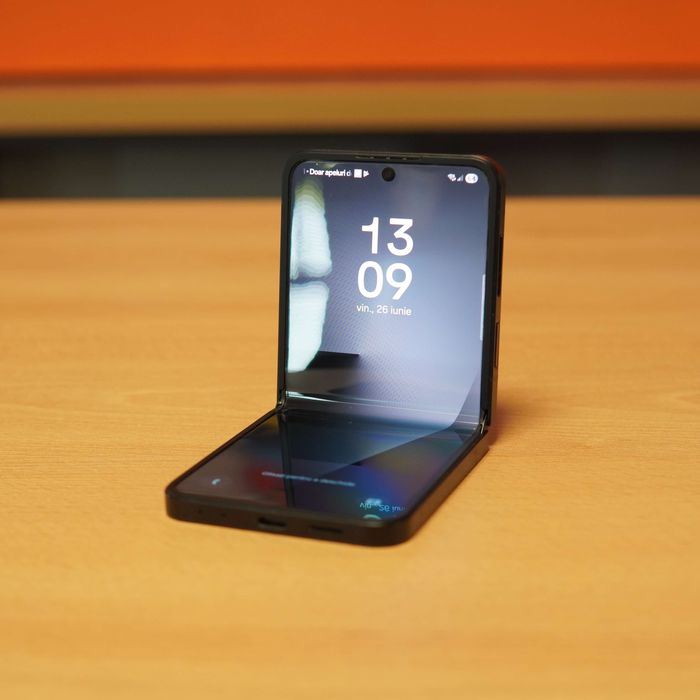 Samsung Galaxy Z Flip 7 Fe 256 GB, 8 GB Ram, Dual Sim, 100% Baterie / 179 Cicluri, Negru, 12 LUNI GARANTIE