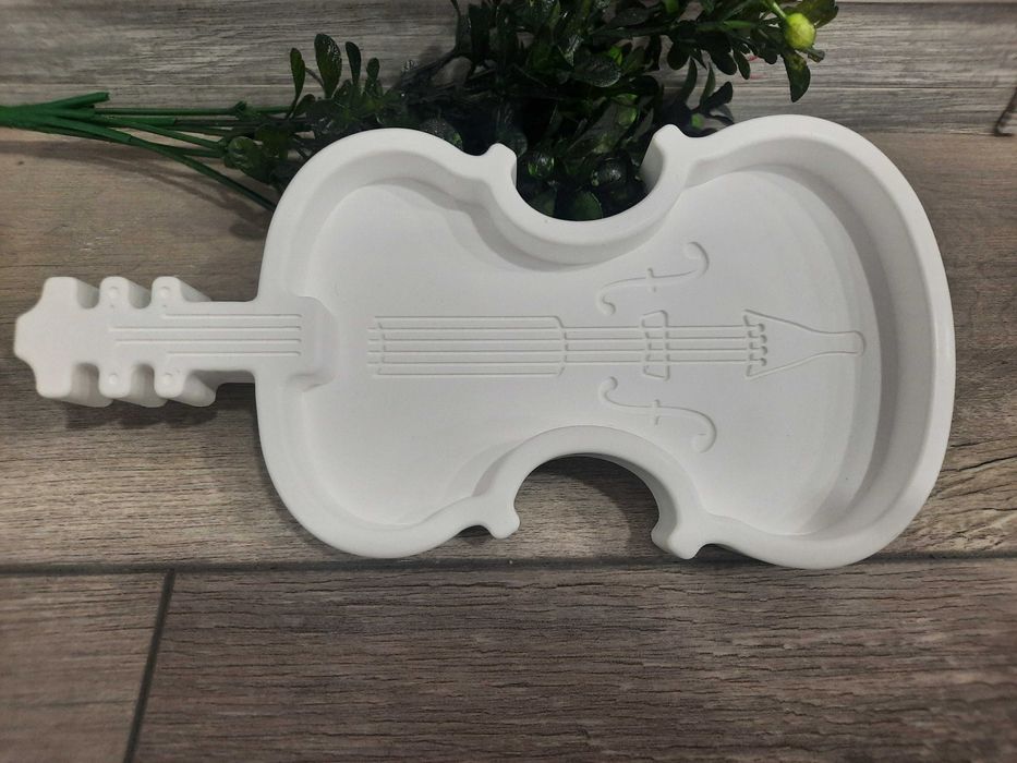 Керамична фигурка " Цигулка"