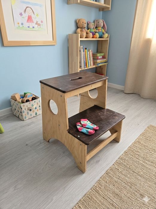 Стул-стремянка, высота 45 см.