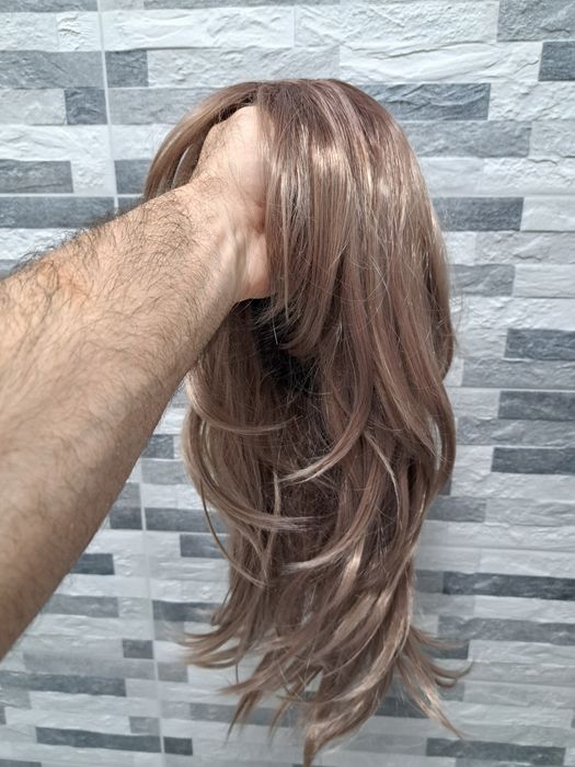 Perucă blondă folosită de două ori