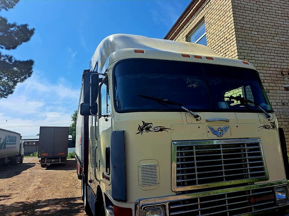 Продам тягач с прицепом International 9800.