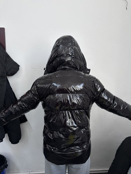 Geaca moncler , marimea M unisex negru , pret negociabil