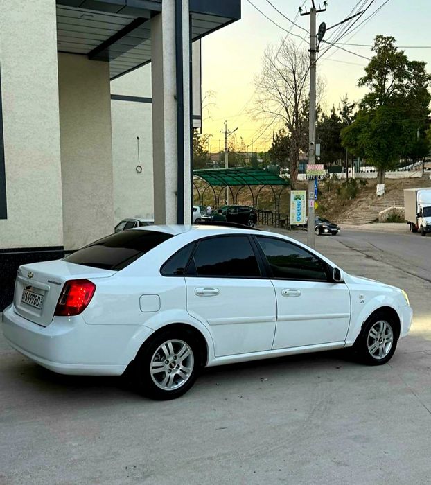 Ласетти 1.6 автомат. 2013. Бензин.