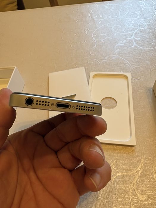Iphone se 32gb за части