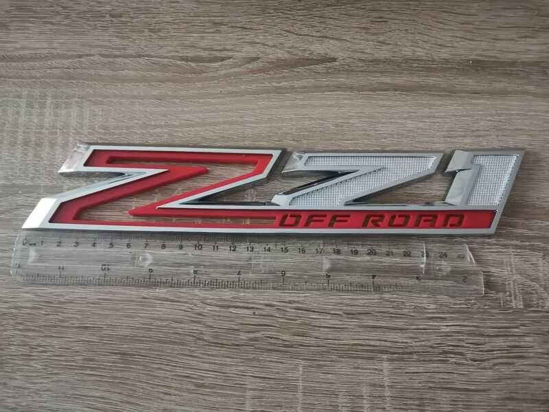 Chevrolet Z71 Offroad сребристо с червено емблема