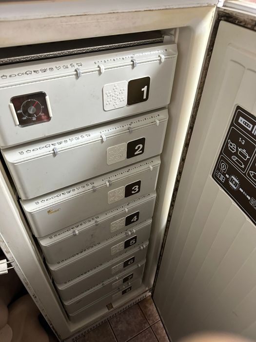 Liebherr фризер с 8 чекмеджета