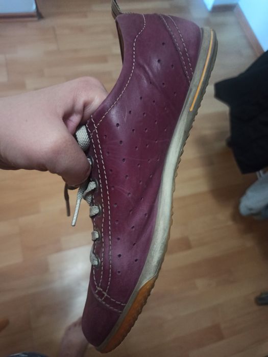 Кроссовки женские