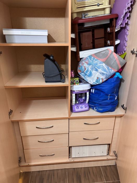 Шкафы много что хранит!