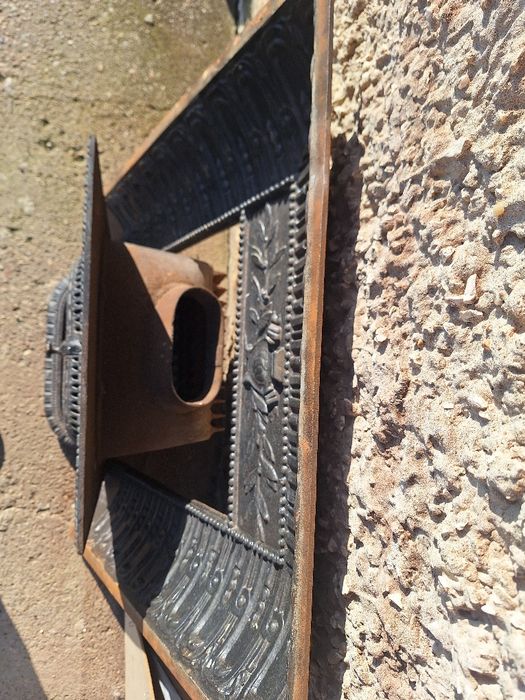 Старинна френска камина