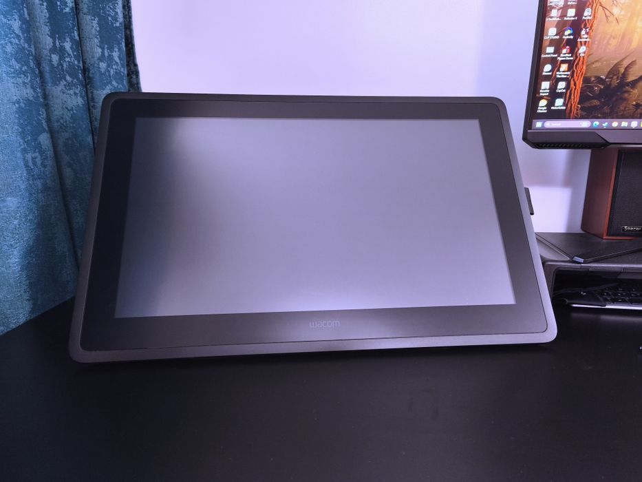Wacom Cintiq 22HD DTK-2200 – stare excelentă, pen și accesorii incluse