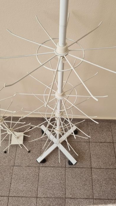 Стелаж     въртящ