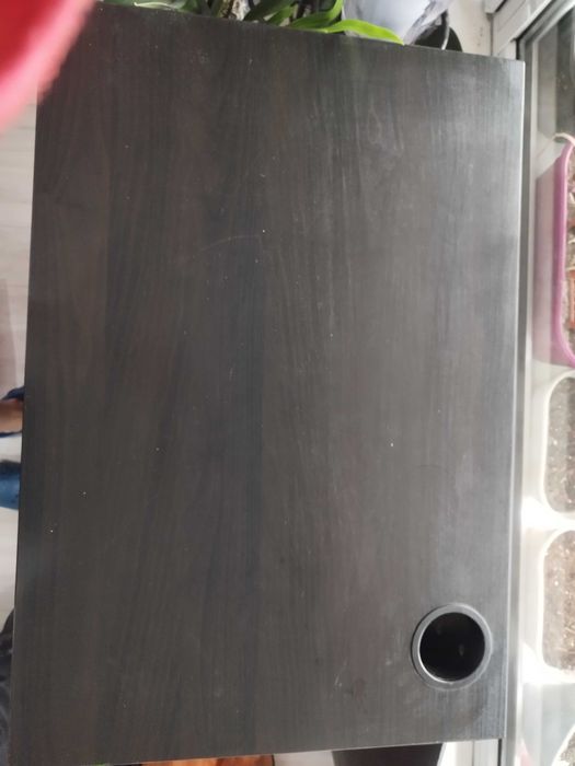 Продавам компютърно бюро