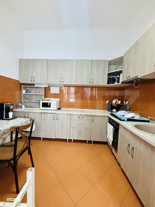 Casa 10 camere, 170 mp, zona Lunei