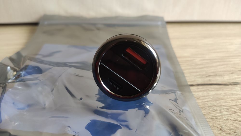 Зарядно за кола USB A , USB С и волтметър