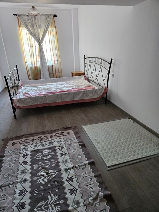 Închiriez apartament