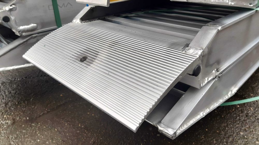 Rampe cu bordura din aluminiu 2,5m capacitate max 2000kg - Stoc Brasov